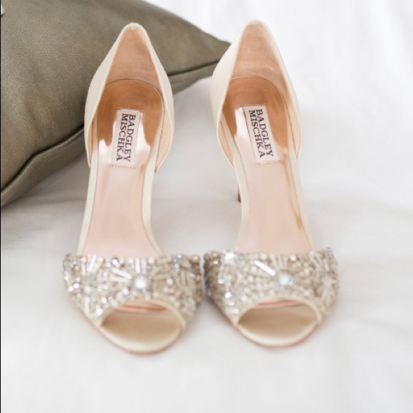 Badgley Mischka Shoes - Badgley Mischka Embellished Satin Peep Toes 💍